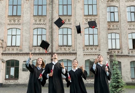 UK University Offers Various Scholarships For Postgraduate Students