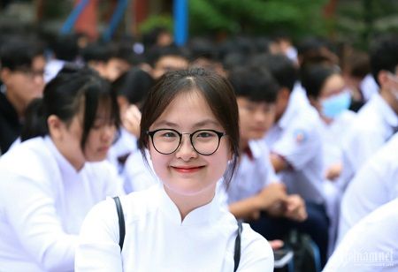 Vietnam's Top Economics University Declares English Its Official Second Language