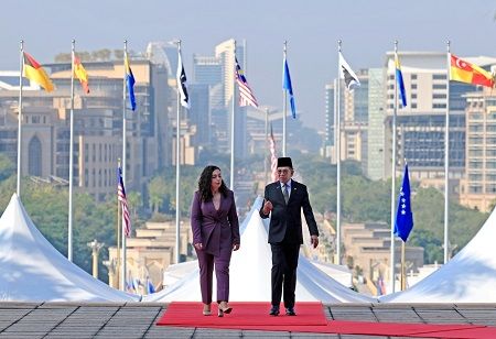 Anwar Welcomes Kosovo's President, Eyes Closer Trade and Education Ties