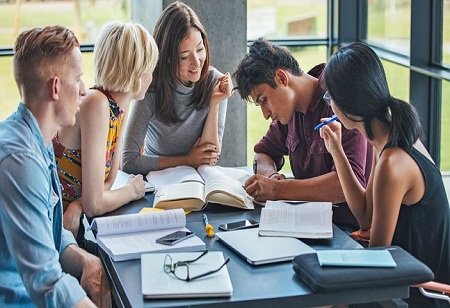 A Business group supports the government's examination of tuition-free Higher Education