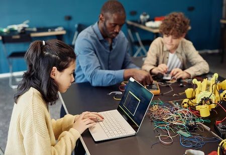 Guardian One Advances Smart Education with AI and Robotics